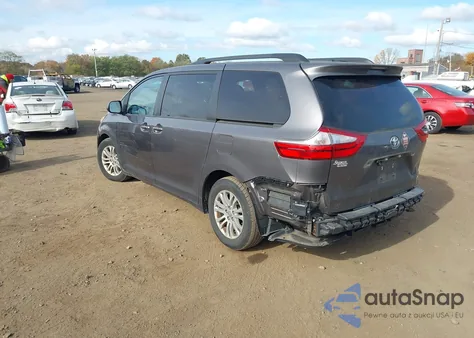 2016 Toyota Sienna Xle 8 Passenger z USA, uszkodzony, nr VIN 5TDYK3DC7GS722141